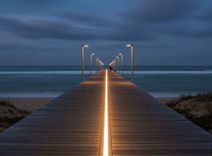 Corrosion resistant profile for coastal applications - passerella mediterranea